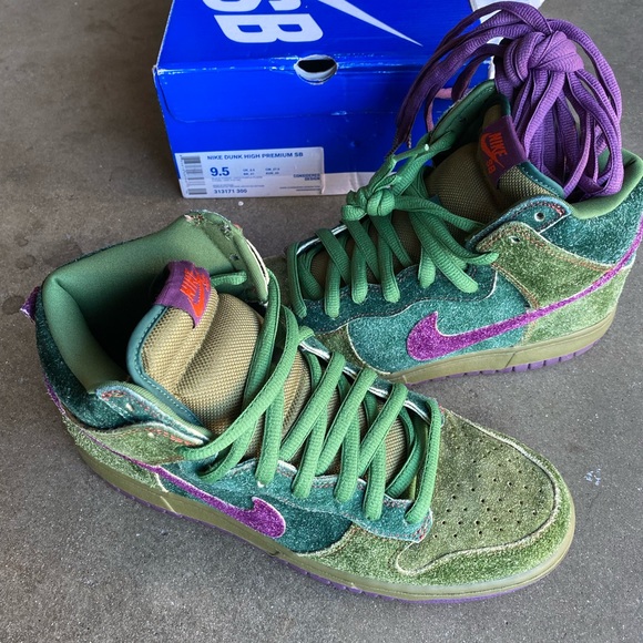 Nike Dunk SB High Skunk 420